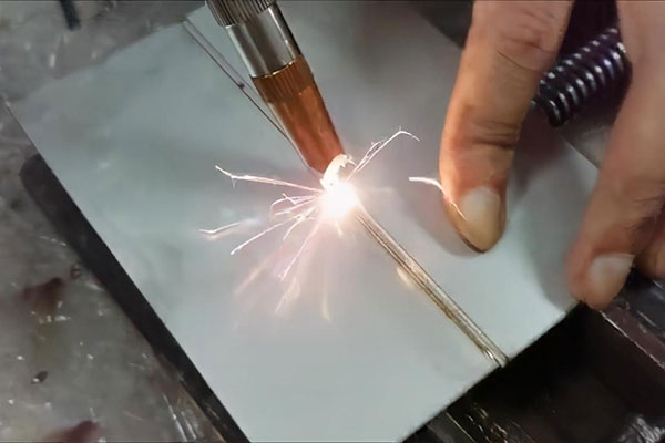 手持式激光焊接機與傳統(tǒng)焊接機比有什么優(yōu)勢？
